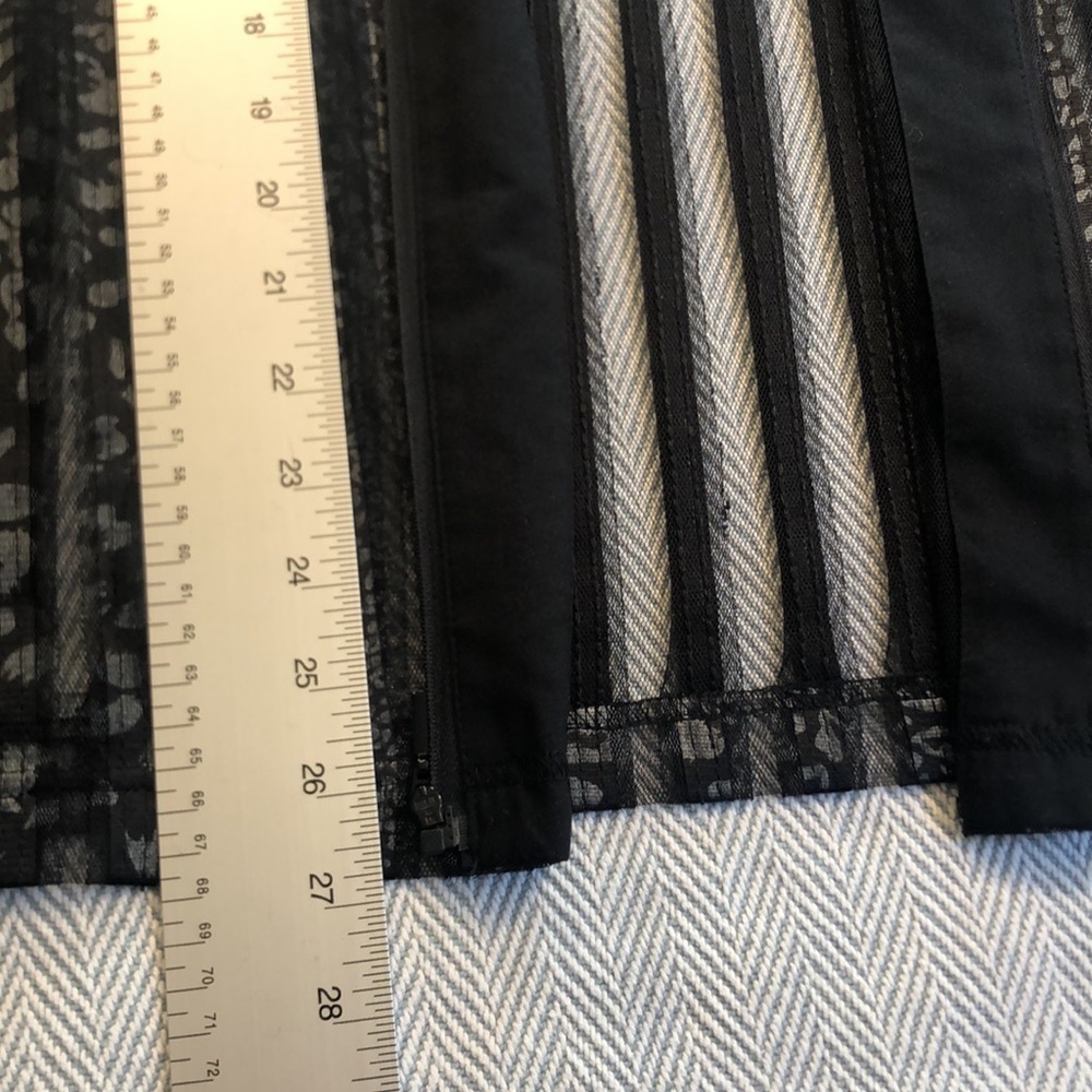 CHICOS TRAVELERS Sz 3 16-18 ZIP UP Lightweight Jacket Pit to Pit 24 1/2" Preworn - Picture 10 of 16
